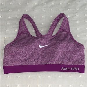 Nikepro sports bra